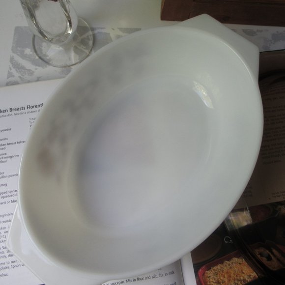 Oval Casserole Dish Brown Vine with Smoky Brown Glass Lid by Pyrex, England - Picture 10 of 16